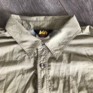 REI button up